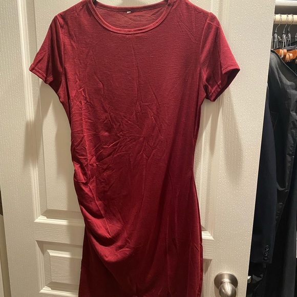 Red midi fitted dress with ruched side - Picture 2 of 3